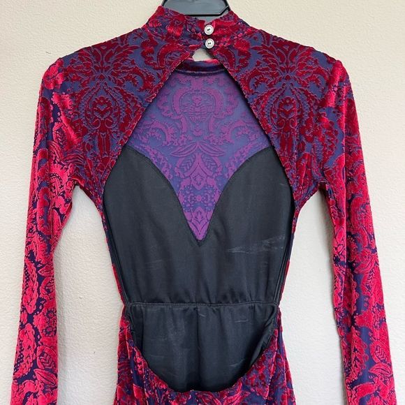 Lucy in the Sky Chloe Open Back Velvet Dress - Picture 11 of 11